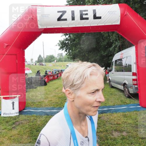 21.06.2025 - 27. Vierlanden-Triathlon MichiJ http://msf.ph/oto/8048280 15.06.2026 14:18:59 Ziel 1196, 1216 meine-sportfotos.de