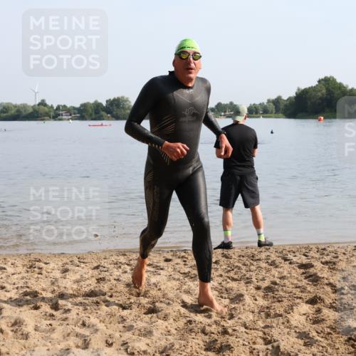 15.06.2025 - 27. Vierlanden-Triathlon Lena Gebhardt http://msf.ph/oto/8048287 15.06.2025 09:00:58 Schwimmen 217 meine-sportfotos.de