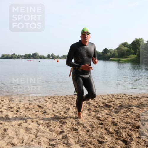 15.06.2025 - 27. Vierlanden-Triathlon Lena Gebhardt http://msf.ph/oto/8048289 15.06.2025 09:00:59 Schwimmen 217 meine-sportfotos.de