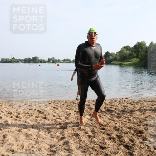 15.06.2025 - 27. Vierlanden-Triathlon Lena Gebhardt http://msf.ph/oto/8048291 15.06.2025 09:00:59 Schwimmen 217 meine-sportfotos.de