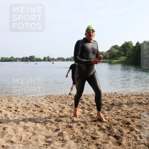 15.06.2025 - 27. Vierlanden-Triathlon Lena Gebhardt http://msf.ph/oto/8048293 15.06.2025 09:00:59 Schwimmen 217 meine-sportfotos.de
