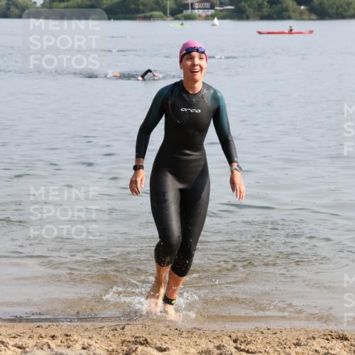 15.06.2025 - 27. Vierlanden-Triathlon Lena Gebhardt http://msf.ph/oto/8048325 15.06.2025 09:01:51 Schwimmen 196, 206, 214, 242 meine-sportfotos.de