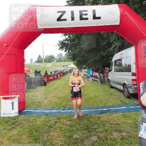 21.06.2025 - 27. Vierlanden-Triathlon MichiJ http://msf.ph/oto/8048364 15.06.2026 14:19:26 Ziel 1181, 1203 meine-sportfotos.de
