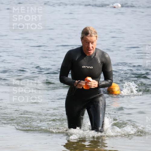 15.06.2025 - 27. Vierlanden-Triathlon Lena Gebhardt http://msf.ph/oto/8048365 15.06.2025 09:02:30 Schwimmen 246 meine-sportfotos.de