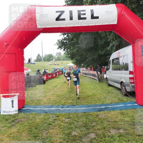 21.06.2025 - 27. Vierlanden-Triathlon MichiJ http://msf.ph/oto/8048370 15.06.2026 14:19:35 Ziel 1198, 1200, 1265, 1303 meine-sportfotos.de