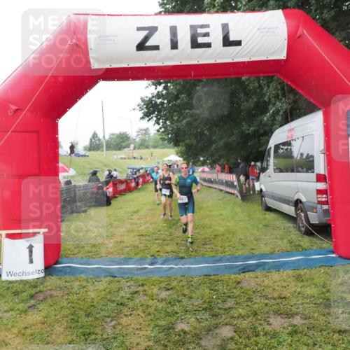 21.06.2025 - 27. Vierlanden-Triathlon MichiJ http://msf.ph/oto/8048372 15.06.2026 14:19:36 Ziel 1198, 1200, 1265, 1303 meine-sportfotos.de