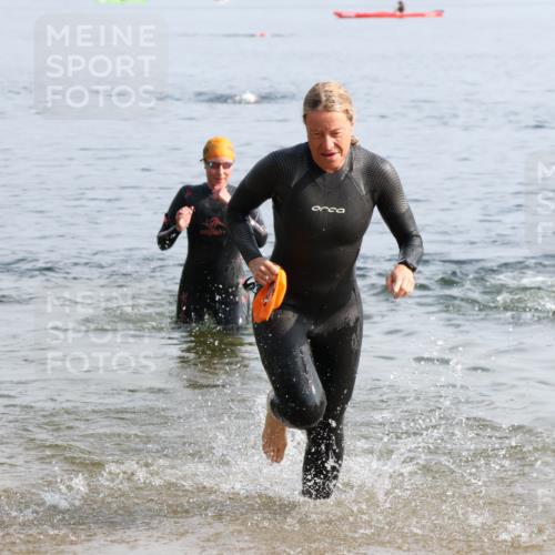 15.06.2025 - 27. Vierlanden-Triathlon Lena Gebhardt http://msf.ph/oto/8048376 15.06.2025 09:02:32 Schwimmen 200, 223, 246 meine-sportfotos.de