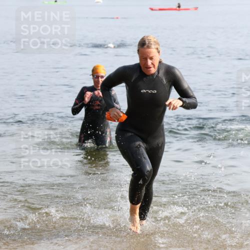 15.06.2025 - 27. Vierlanden-Triathlon Lena Gebhardt http://msf.ph/oto/8048378 15.06.2025 09:02:32 Schwimmen 200, 223, 246 meine-sportfotos.de