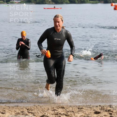 15.06.2025 - 27. Vierlanden-Triathlon Lena Gebhardt http://msf.ph/oto/8048380 15.06.2025 09:02:33 Schwimmen 200, 223, 246 meine-sportfotos.de