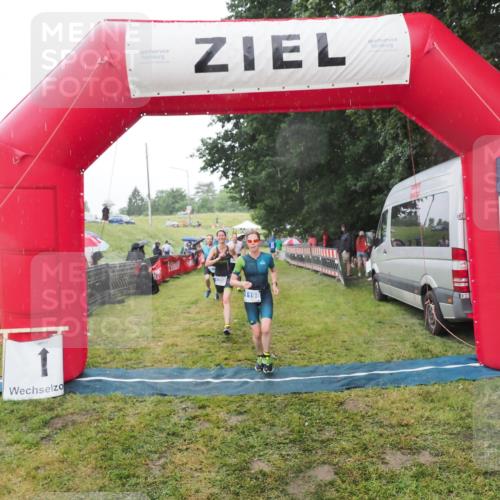 21.06.2025 - 27. Vierlanden-Triathlon MichiJ http://msf.ph/oto/8048381 15.06.2026 14:19:36 Ziel 1198, 1200, 1265, 1303 meine-sportfotos.de