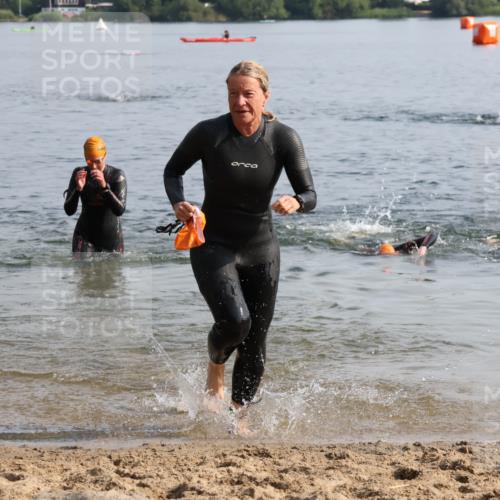 15.06.2025 - 27. Vierlanden-Triathlon Lena Gebhardt http://msf.ph/oto/8048382 15.06.2025 09:02:33 Schwimmen 200, 223, 246 meine-sportfotos.de