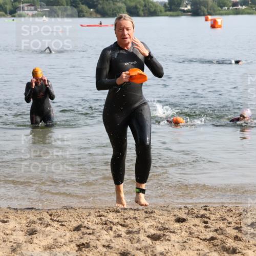 15.06.2025 - 27. Vierlanden-Triathlon Lena Gebhardt http://msf.ph/oto/8048384 15.06.2025 09:02:33 Schwimmen 200, 223, 246 meine-sportfotos.de