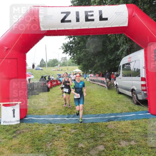 21.06.2025 - 27. Vierlanden-Triathlon MichiJ http://msf.ph/oto/8048385 15.06.2026 14:19:36 Ziel 1198, 1200, 1265, 1303 meine-sportfotos.de