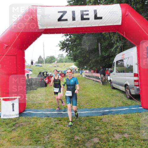 21.06.2025 - 27. Vierlanden-Triathlon MichiJ http://msf.ph/oto/8048392 15.06.2026 14:19:37 Ziel 1198, 1200, 1265, 1303 meine-sportfotos.de