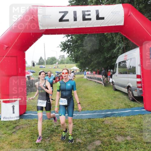 21.06.2025 - 27. Vierlanden-Triathlon MichiJ http://msf.ph/oto/8048402 15.06.2026 14:19:37 Ziel 1198, 1200, 1265, 1303 meine-sportfotos.de