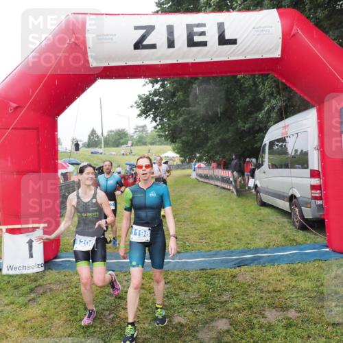 21.06.2025 - 27. Vierlanden-Triathlon MichiJ http://msf.ph/oto/8048404 15.06.2026 14:19:37 Ziel 1198, 1200, 1265, 1303 meine-sportfotos.de