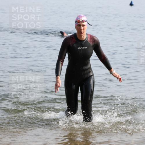 15.06.2025 - 27. Vierlanden-Triathlon Lena Gebhardt http://msf.ph/oto/8048405 15.06.2025 09:02:39 Schwimmen 200, 210, 223, 246 meine-sportfotos.de