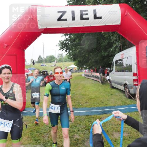21.06.2025 - 27. Vierlanden-Triathlon MichiJ http://msf.ph/oto/8048409 15.06.2026 14:19:38 Ziel 1198, 1200, 1265, 1303 meine-sportfotos.de