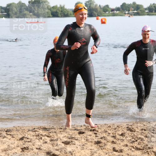 15.06.2025 - 27. Vierlanden-Triathlon Lena Gebhardt http://msf.ph/oto/8048410 15.06.2025 09:02:40 Schwimmen 200, 210, 223, 246 meine-sportfotos.de