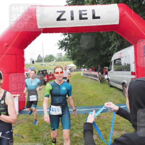 21.06.2025 - 27. Vierlanden-Triathlon MichiJ http://msf.ph/oto/8048411 15.06.2026 14:19:38 Ziel 1198, 1200, 1265, 1303 meine-sportfotos.de