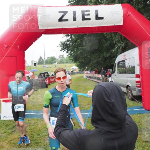 21.06.2025 - 27. Vierlanden-Triathlon MichiJ http://msf.ph/oto/8048420 15.06.2026 14:19:39 Ziel 1198, 1200, 1265, 1303 meine-sportfotos.de