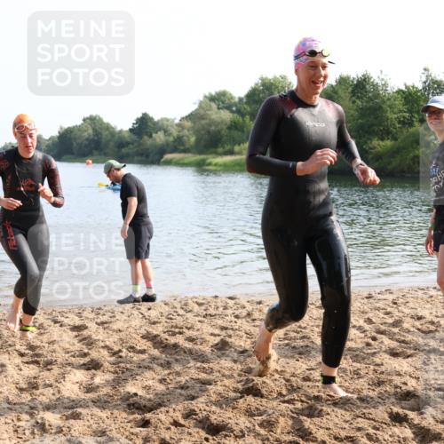 15.06.2025 - 27. Vierlanden-Triathlon Lena Gebhardt http://msf.ph/oto/8048421 15.06.2025 09:02:43 Schwimmen 200, 210, 223, 246 meine-sportfotos.de