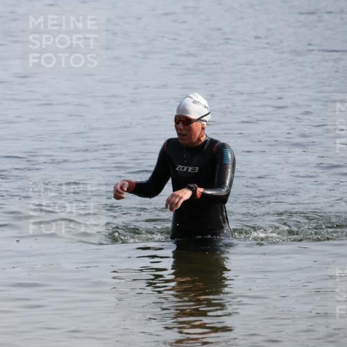 15.06.2025 - 27. Vierlanden-Triathlon Lena Gebhardt http://msf.ph/oto/8048435 15.06.2025 09:02:59 Schwimmen 219 meine-sportfotos.de