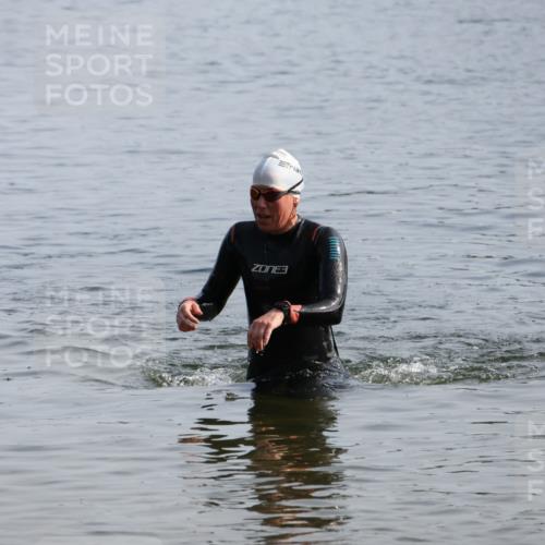 15.06.2025 - 27. Vierlanden-Triathlon Lena Gebhardt http://msf.ph/oto/8048437 15.06.2025 09:02:59 Schwimmen 219 meine-sportfotos.de