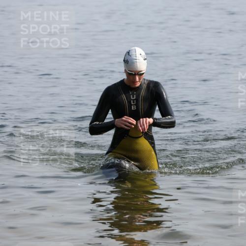15.06.2025 - 27. Vierlanden-Triathlon Lena Gebhardt http://msf.ph/oto/8048492 15.06.2025 09:03:13 Schwimmen 219, 220, 248 meine-sportfotos.de