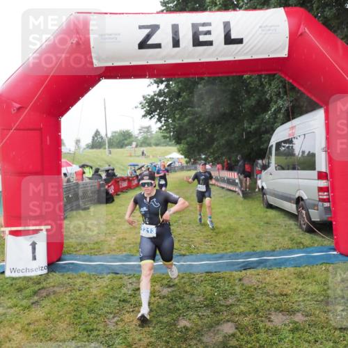 21.06.2025 - 27. Vierlanden-Triathlon MichiJ http://msf.ph/oto/8048507 15.06.2026 14:20:19 Ziel 910, 1209, 1213 meine-sportfotos.de