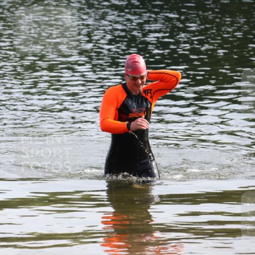 15.06.2025 - 27. Vierlanden-Triathlon Lena Gebhardt http://msf.ph/oto/8048520 15.06.2025 09:04:32 Schwimmen 247 meine-sportfotos.de
