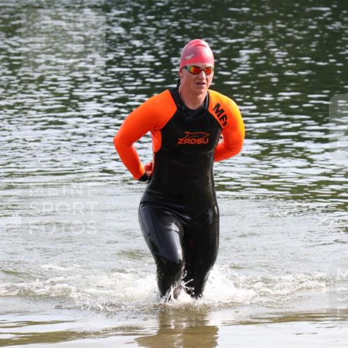 15.06.2025 - 27. Vierlanden-Triathlon Lena Gebhardt http://msf.ph/oto/8048529 15.06.2025 09:04:34 Schwimmen 247 meine-sportfotos.de