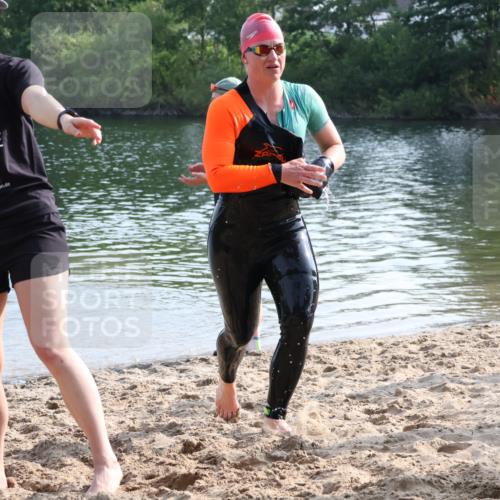 15.06.2025 - 27. Vierlanden-Triathlon Lena Gebhardt http://msf.ph/oto/8048542 15.06.2025 09:04:39 Schwimmen 247 meine-sportfotos.de