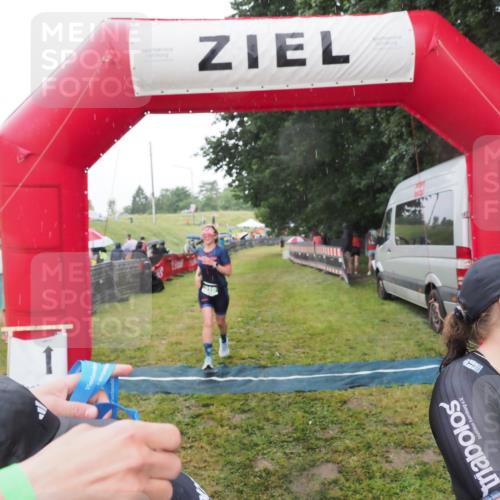 21.06.2025 - 27. Vierlanden-Triathlon MichiJ http://msf.ph/oto/8048545 15.06.2026 14:20:21 Ziel 910, 1209, 1213 meine-sportfotos.de