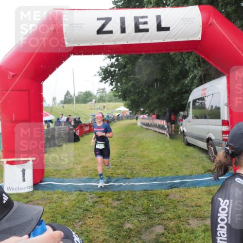21.06.2025 - 27. Vierlanden-Triathlon MichiJ http://msf.ph/oto/8048547 15.06.2026 14:20:21 Ziel 910, 1209, 1213 meine-sportfotos.de