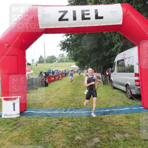 21.06.2025 - 27. Vierlanden-Triathlon MichiJ http://msf.ph/oto/8048565 15.06.2026 14:20:32 Ziel 1242, 1285 meine-sportfotos.de
