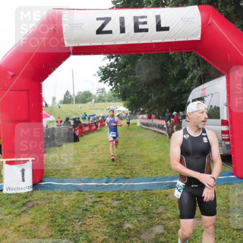 21.06.2025 - 27. Vierlanden-Triathlon MichiJ http://msf.ph/oto/8048571 15.06.2026 14:20:34 Ziel 1242, 1285 meine-sportfotos.de
