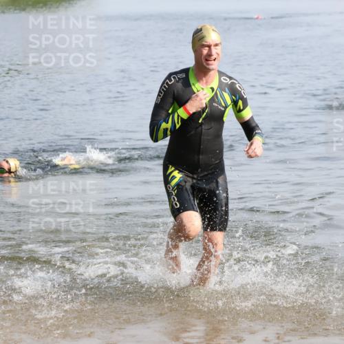 15.06.2025 - 27. Vierlanden-Triathlon Lena Gebhardt http://msf.ph/oto/8048572 15.06.2025 09:04:52 Schwimmen 238 meine-sportfotos.de