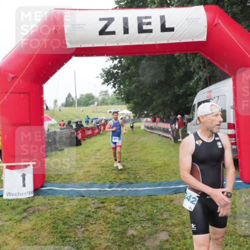 21.06.2025 - 27. Vierlanden-Triathlon MichiJ http://msf.ph/oto/8048576 15.06.2026 14:20:34 Ziel 1242, 1285 meine-sportfotos.de