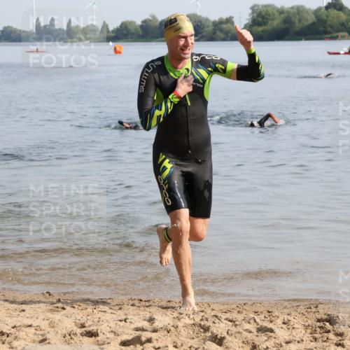15.06.2025 - 27. Vierlanden-Triathlon Lena Gebhardt http://msf.ph/oto/8048579 15.06.2025 09:04:54 Schwimmen 205, 238 meine-sportfotos.de