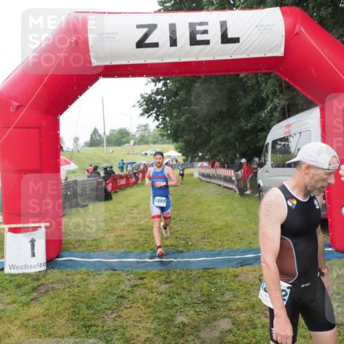 21.06.2025 - 27. Vierlanden-Triathlon MichiJ http://msf.ph/oto/8048584 15.06.2026 14:20:35 Ziel 1242, 1285 meine-sportfotos.de