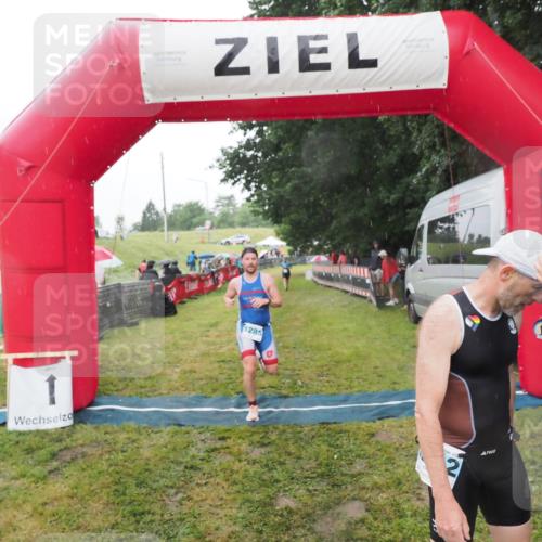 21.06.2025 - 27. Vierlanden-Triathlon MichiJ http://msf.ph/oto/8048587 15.06.2026 14:20:35 Ziel 1242, 1285 meine-sportfotos.de