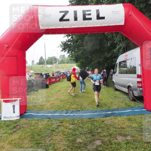 21.06.2025 - 27. Vierlanden-Triathlon MichiJ http://msf.ph/oto/8048595 15.06.2026 14:20:41 Ziel 1225, 1285 meine-sportfotos.de
