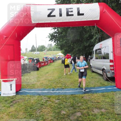 21.06.2025 - 27. Vierlanden-Triathlon MichiJ http://msf.ph/oto/8048607 15.06.2026 14:20:42 Ziel 1225, 1285 meine-sportfotos.de