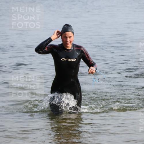 15.06.2025 - 27. Vierlanden-Triathlon Lena Gebhardt http://msf.ph/oto/8048614 15.06.2025 09:05:11 Schwimmen 205, 209, 221, 222 meine-sportfotos.de