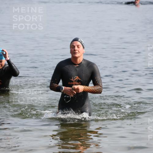 15.06.2025 - 27. Vierlanden-Triathlon Lena Gebhardt http://msf.ph/oto/8048615 15.06.2025 09:05:12 Schwimmen 205, 209, 221, 222 meine-sportfotos.de
