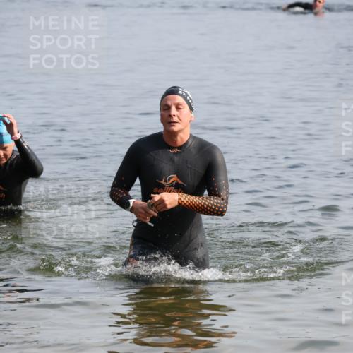 15.06.2025 - 27. Vierlanden-Triathlon Lena Gebhardt http://msf.ph/oto/8048617 15.06.2025 09:05:12 Schwimmen 205, 209, 221, 222 meine-sportfotos.de
