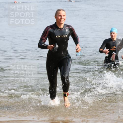 15.06.2025 - 27. Vierlanden-Triathlon Lena Gebhardt http://msf.ph/oto/8048623 15.06.2025 09:05:14 Schwimmen 205, 209, 221, 222 meine-sportfotos.de