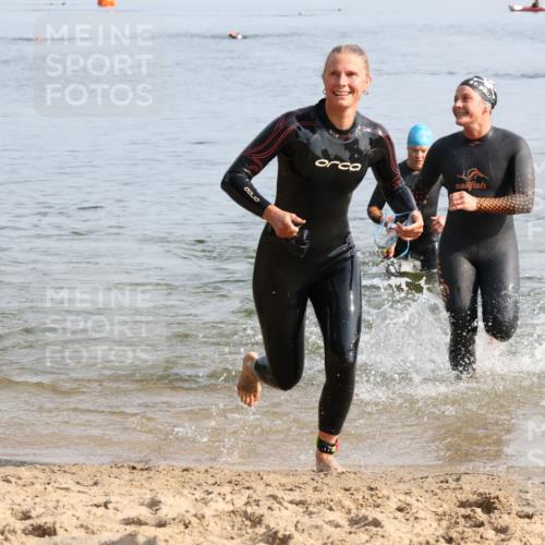 15.06.2025 - 27. Vierlanden-Triathlon Lena Gebhardt http://msf.ph/oto/8048627 15.06.2025 09:05:15 Schwimmen 209, 221, 222 meine-sportfotos.de