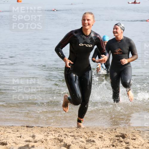 15.06.2025 - 27. Vierlanden-Triathlon Lena Gebhardt http://msf.ph/oto/8048629 15.06.2025 09:05:15 Schwimmen 209, 221, 222 meine-sportfotos.de